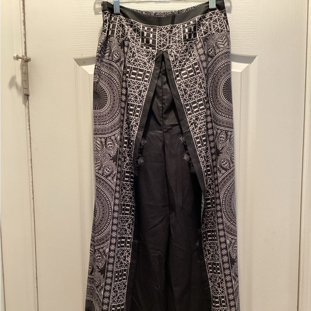 Black & White Geometric Print Slit Maxi Skirt with Center Slit